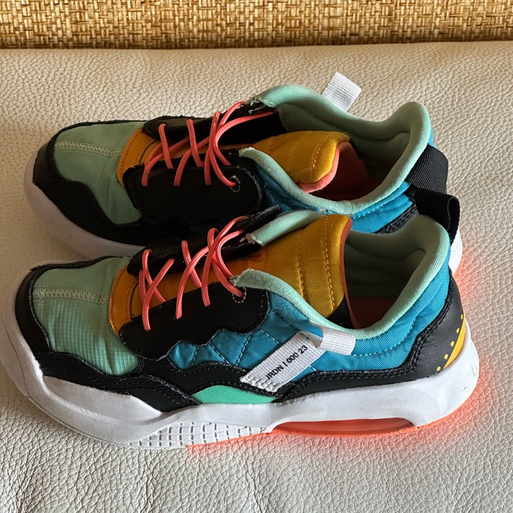 JRDN | 000 23 Boys/Girls Sneakers Size US 13C, EUR 31. Made in Indonesia